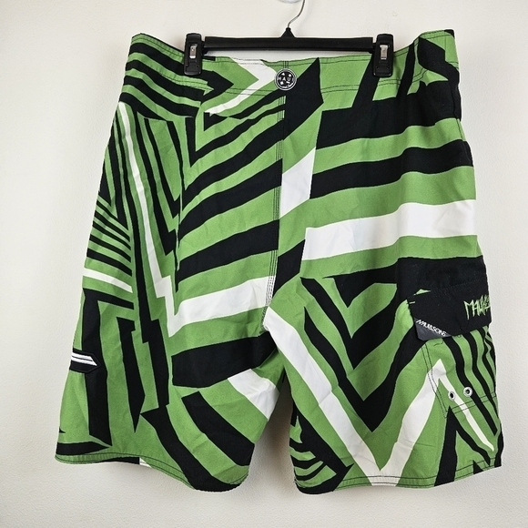 Maui & Sons boardwalk Shorts Size 38 NWT - Picture 2 of 7